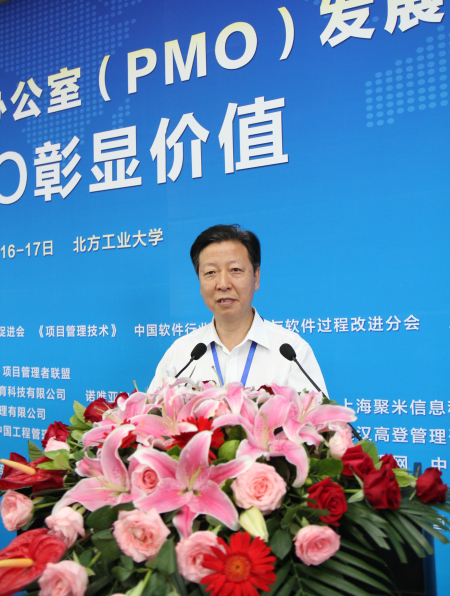 001公司经理刘永祥主持开幕式